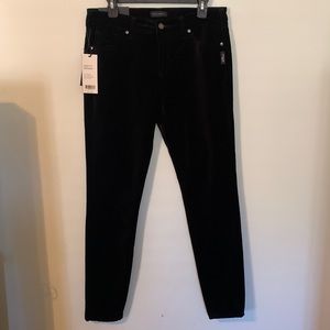 Silver Jean Co black skinny/mid rise Jeans. Size 30x29.